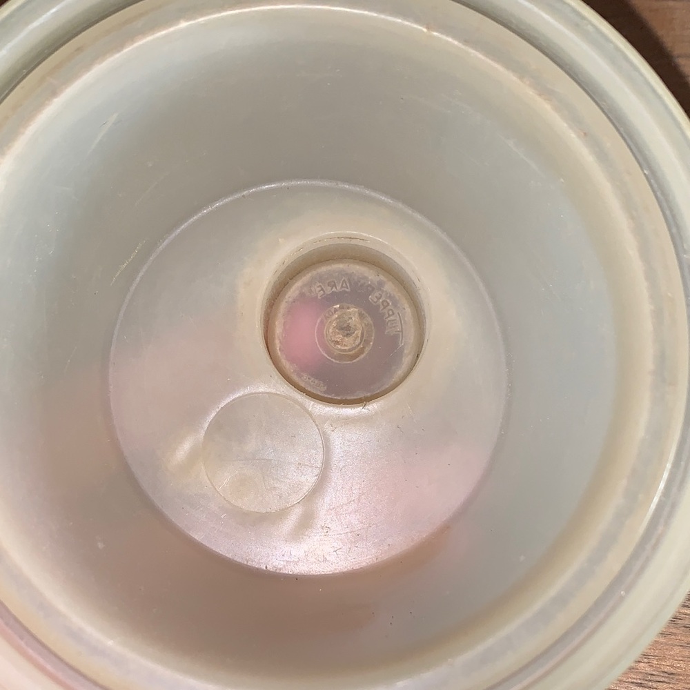 Tupperware Yellow Shaker - Picture 5 of 6